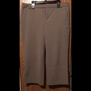 Dailey Fuentes capris